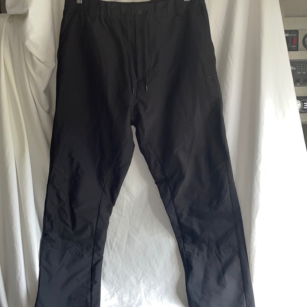 Black Nike pants